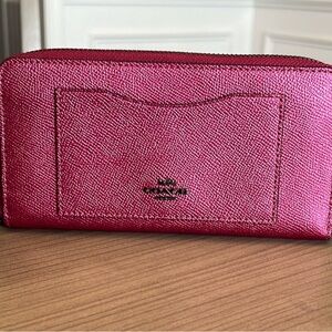 Coach Accordion Zip Wallet in Metallic Magenta NWT